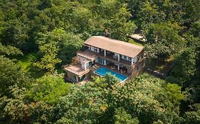 Eden Glade - Khopoli - Mountain-View Villa With Private Pool, Spacious Decks & Indoor Activities
